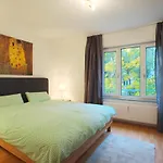 Apartment an der Uni mit Tiefgarage und Loggia