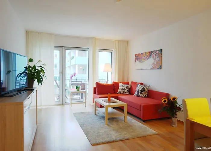 Apartment an der Uni mit Tiefgarage und Loggia
